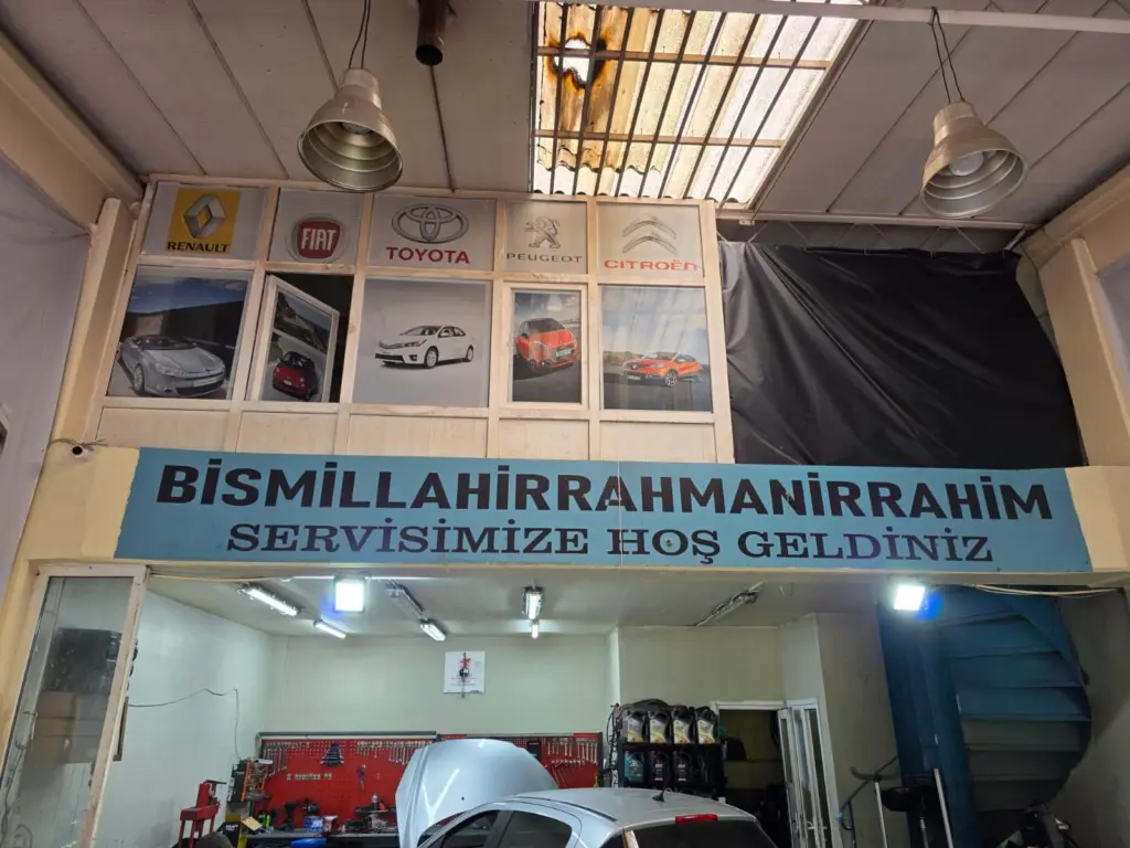 Servis atölyesinin girişi ve çalışma alanı